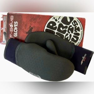 Rip Curl’s 7mm Neoprene Mittens
